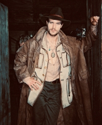 Matt-Rippy in Dinotopia